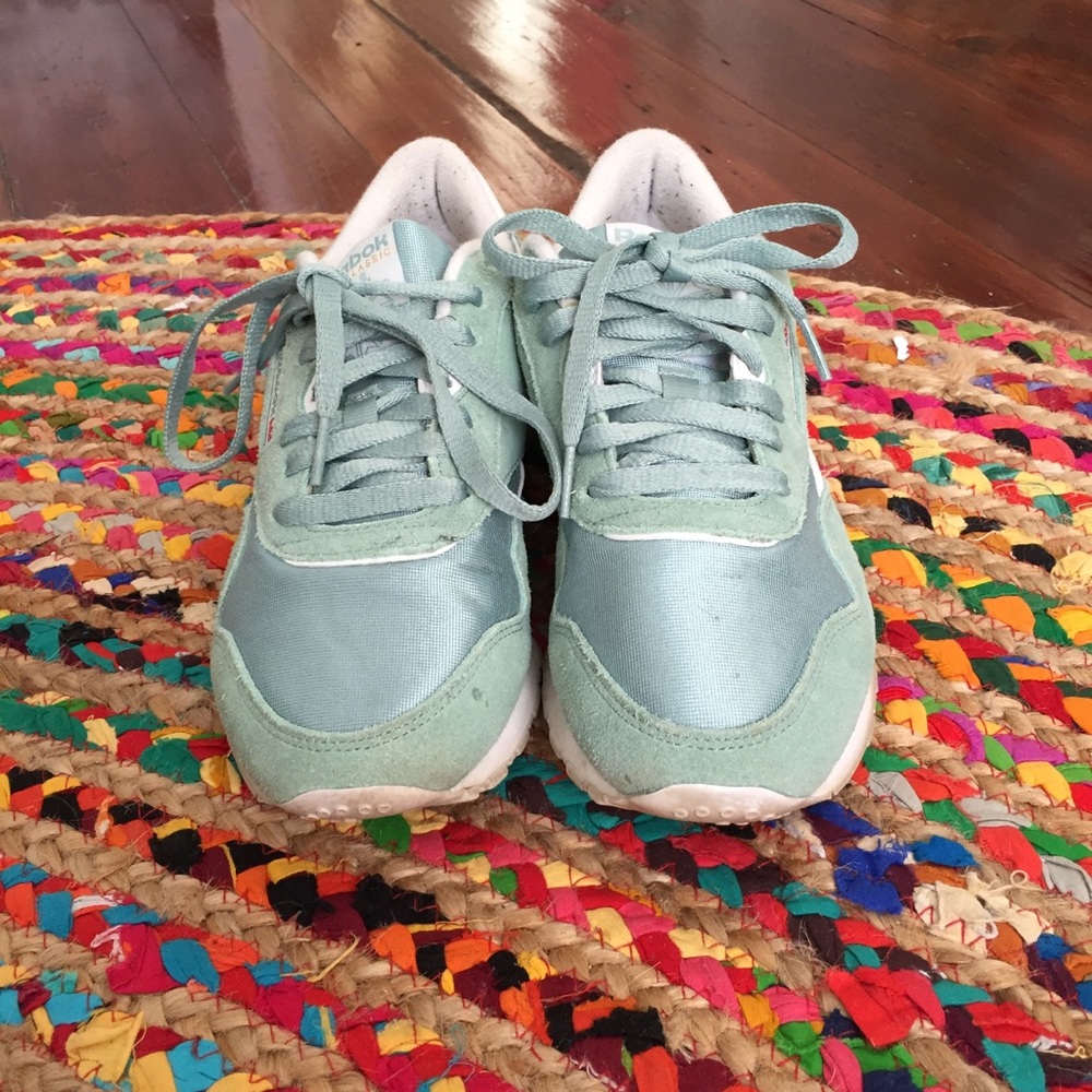 Classic Reebok Size 8 Teal Sneakers